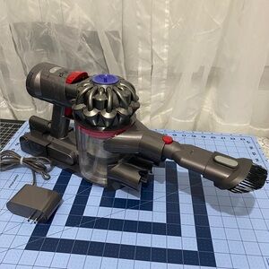 Dyson - V7 Advanced Cordless Vacuum Cleaner | Silver 419666-01